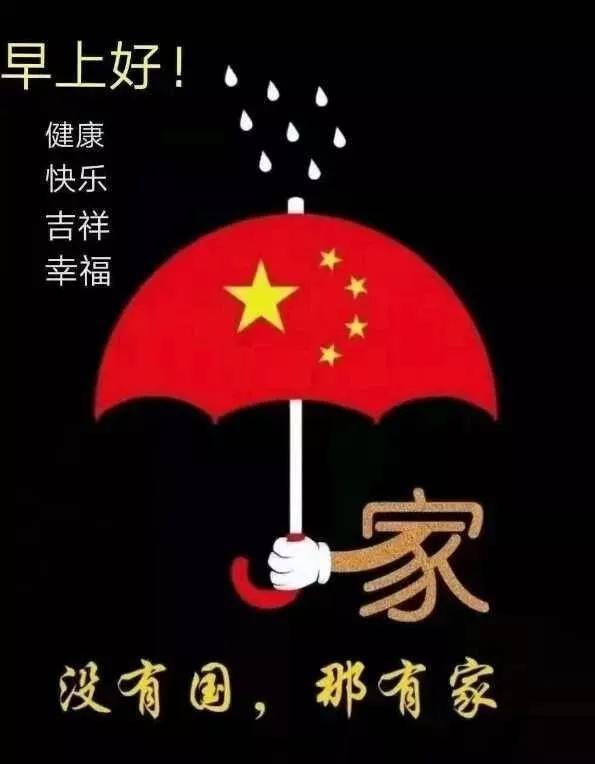 小孩们玩火点燃大片草坪,一旁小伙出言谴责反遭回怼